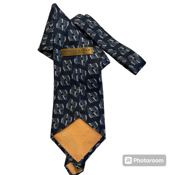 Designer Donna Karan 100% Imported Silk From Italy Tie. Made in the USA - Picture 7 of 8